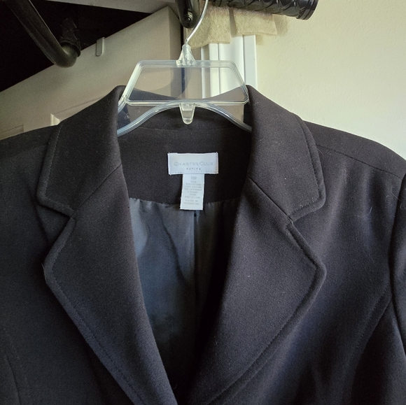 Black stretchy petite jacket. Size 10p - Picture 3 of 7